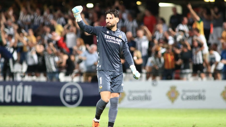 El fútbol se juega con once