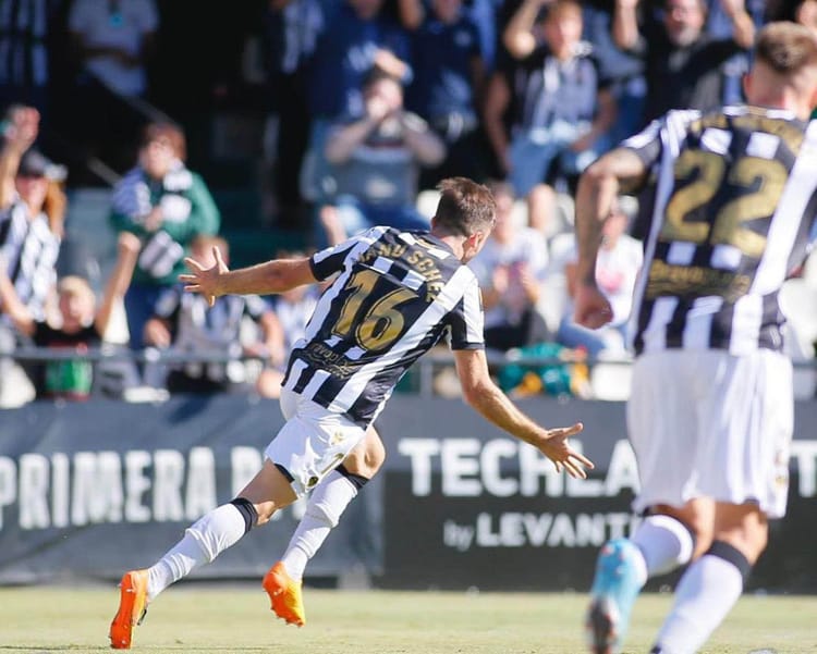 Castellón's goal poaching right back