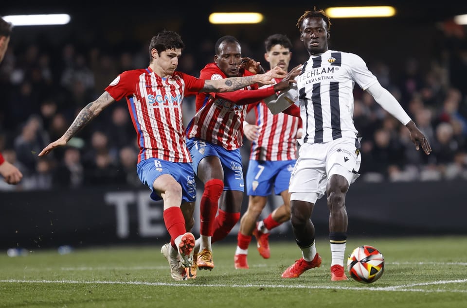 El Castellón hace lo suficiente para superar al Algeciras (2-1)