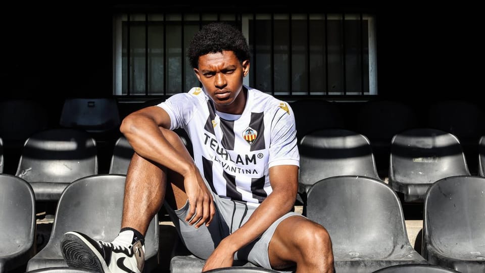 Dutch defender Jozhua Vertrouwd joins Castellón