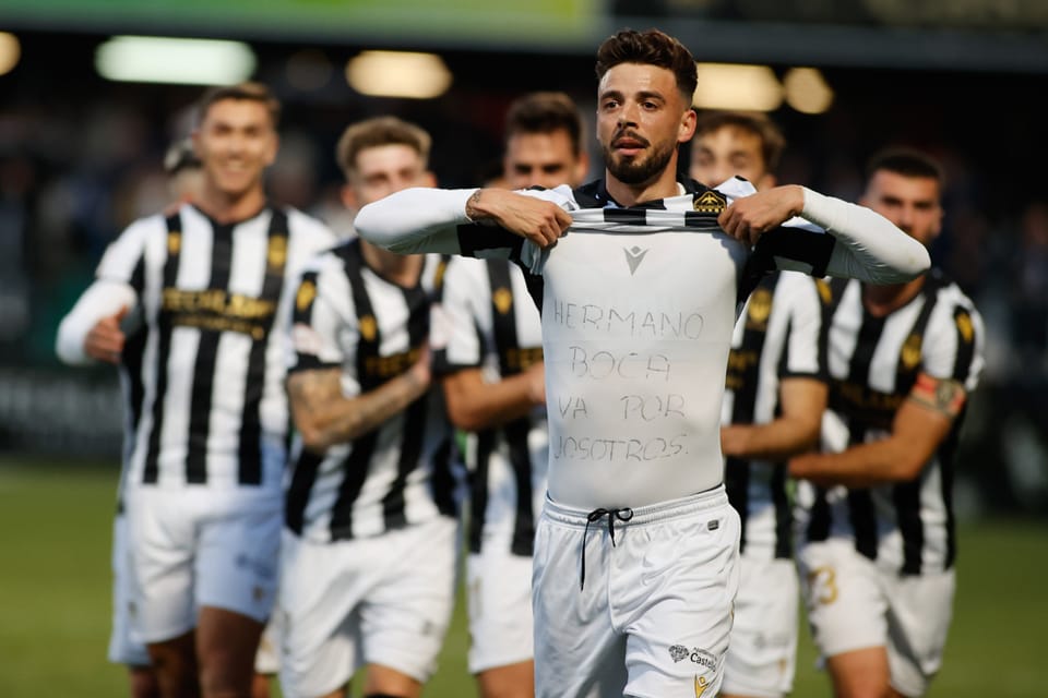 El Castellón domina a un Eldense con 10 en una victoria contundente (2-0)